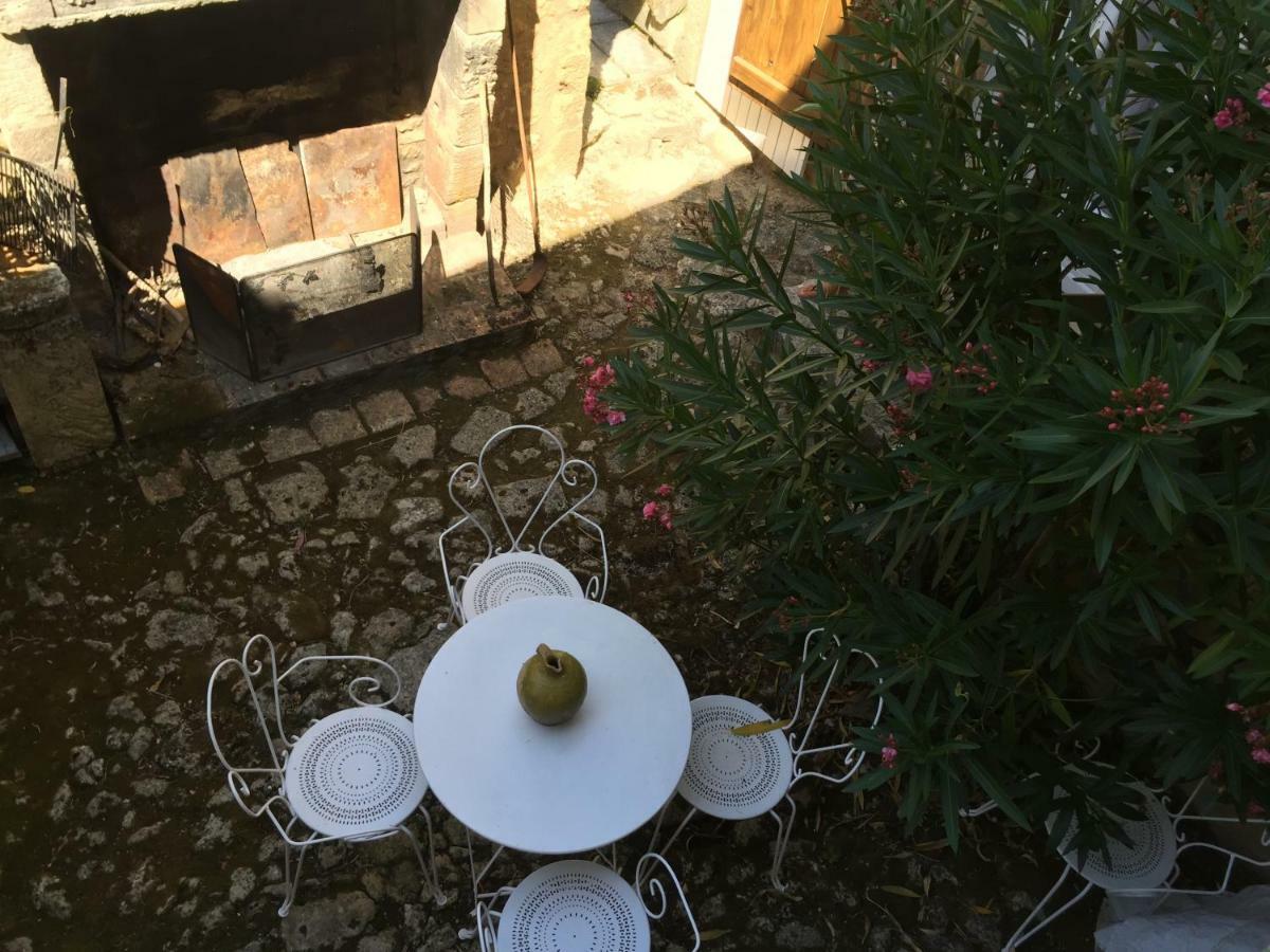Le Prieure Bed and Breakfast Saint-Pey-de-Castets Eksteriør billede